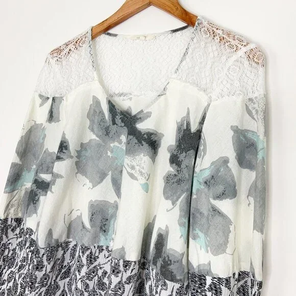 Mystree Gray Floral Top Womens Size Medium Lace Blouse Bohemian - Picture 2 of 7